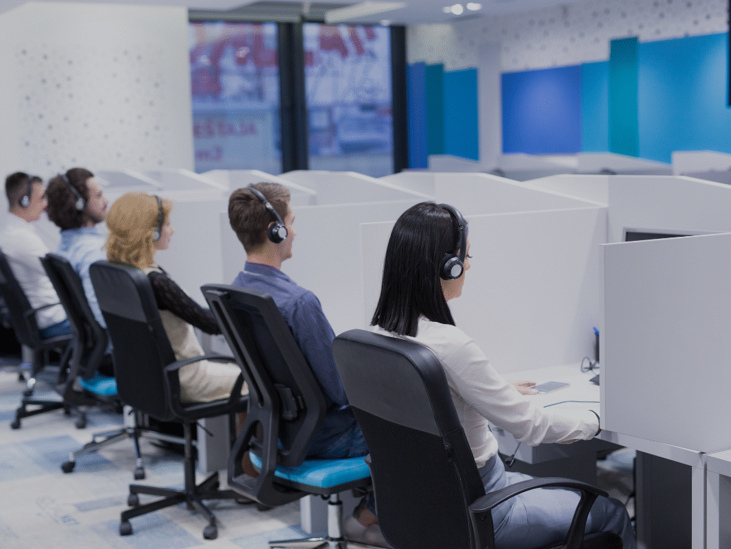 Airline operations control center team coordinating decisions to improve operational resilience during disruptions